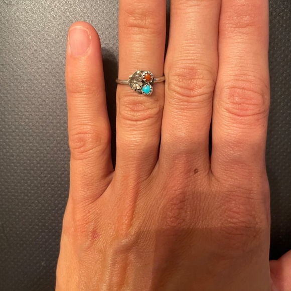 Vintage Native Turquoise and Coral Ring - Picture 3 of 4